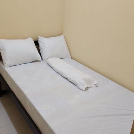 Oyo 91209 Arjuna Residence Syariah Sby Сурабая Екстериор снимка