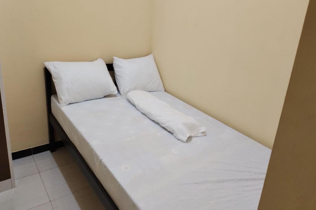 Oyo 91209 Arjuna Residence Syariah Sby Сурабая Екстериор снимка