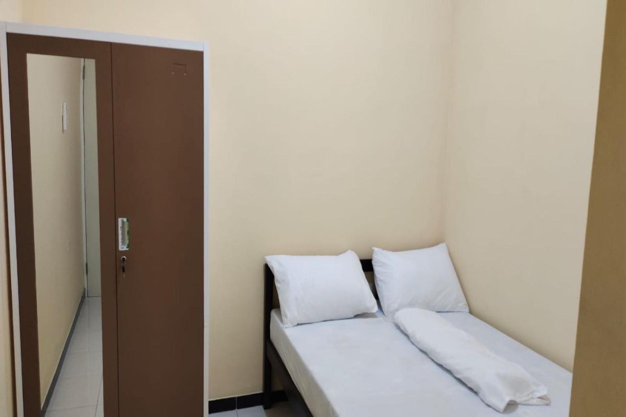Oyo 91209 Arjuna Residence Syariah Sby Сурабая Екстериор снимка